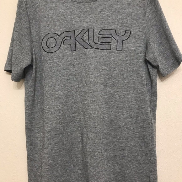Oakley Tee. Black and Gray. Size Medium - Picture 2 of 4